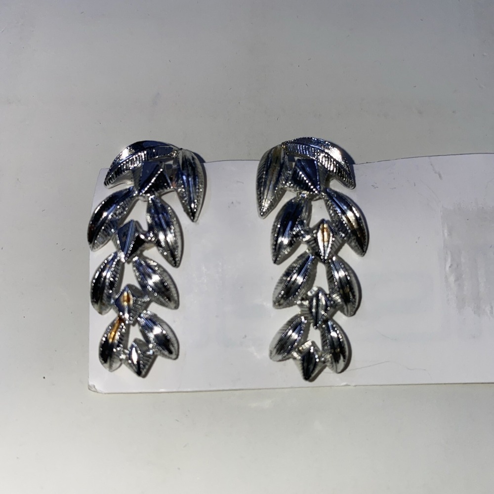 Vintage BSK signed Leaf Shaped silver tone clip earrings